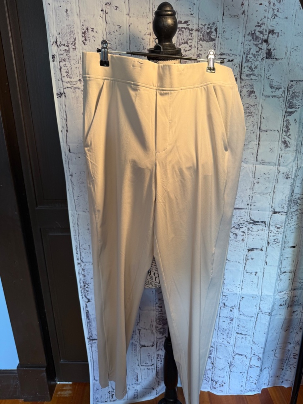 *NWOT* Athleta Brooklyn Mid-rise Ankle Pant. Size 10/T. Color Abalone. - Picture 3 of 12